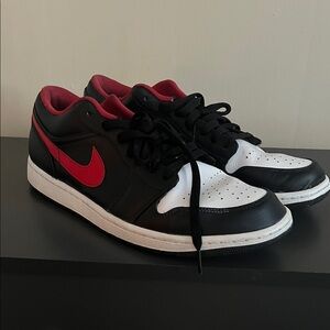 Nike Men's Black, Red, and White Sneakers